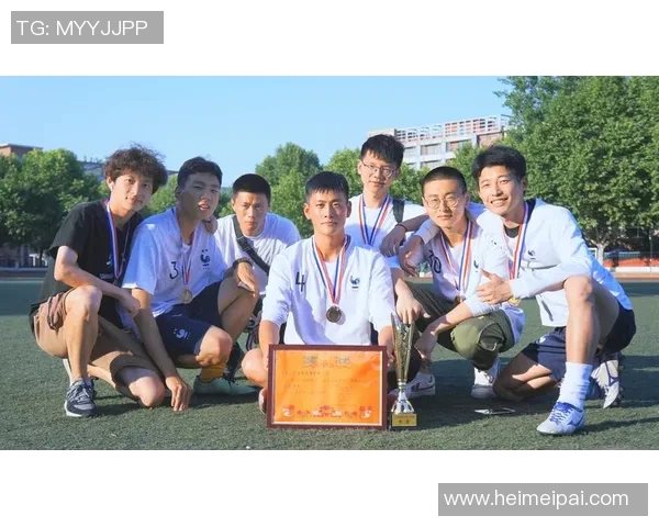 南京足球队在全国耐力排行榜中荣登第八名展现出色竞技状态与团队精神